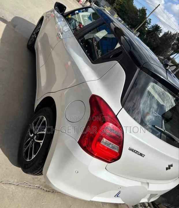 Suzuki Swift 2023 White