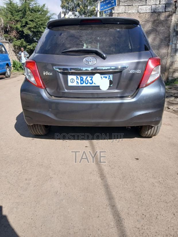 Toyota Yaris 2012 Gray