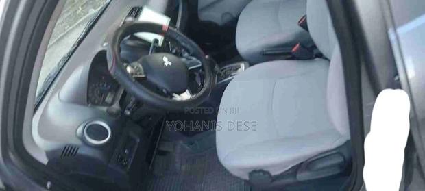 Mitsubishi Attrage 2022 Silver