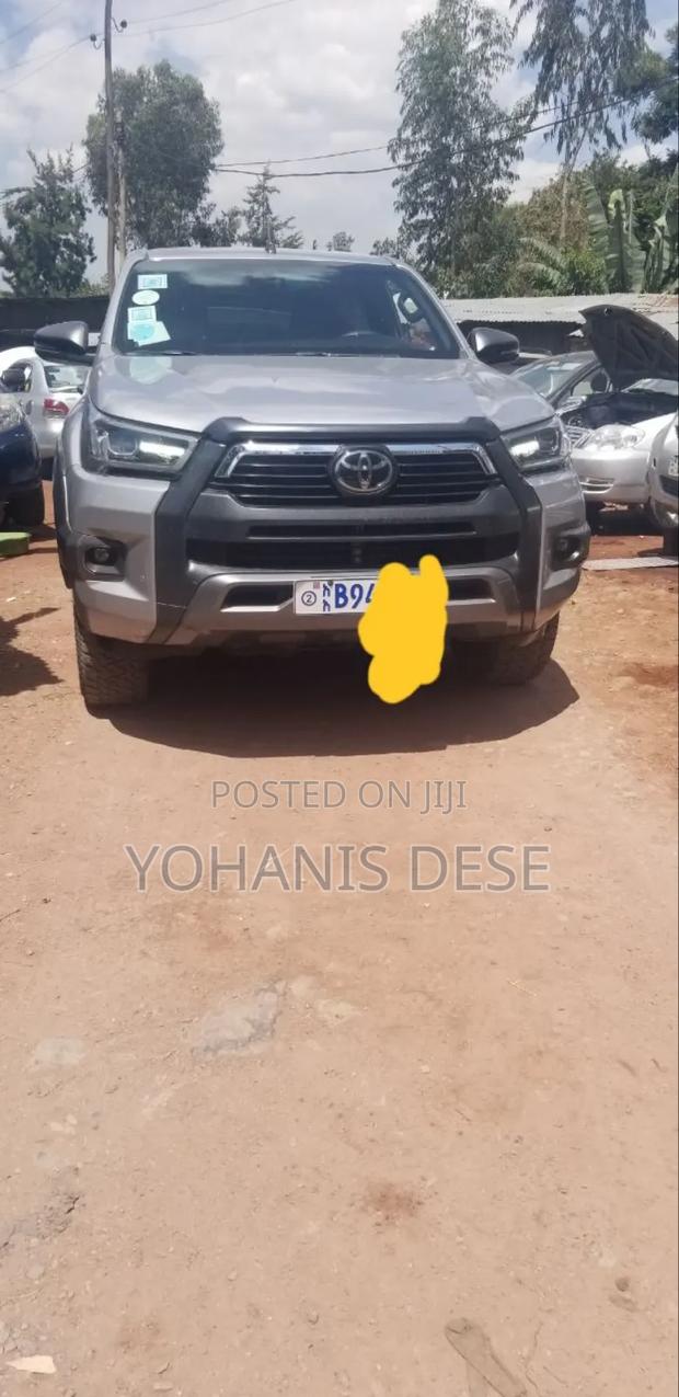 Toyota Hilux 2021 Silver