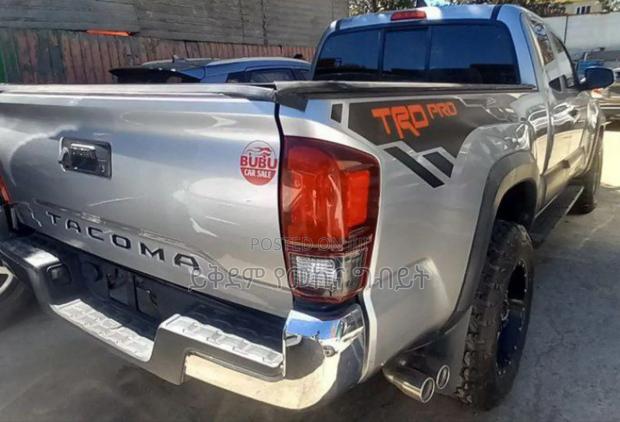 Toyota Tacoma 2020 Silver