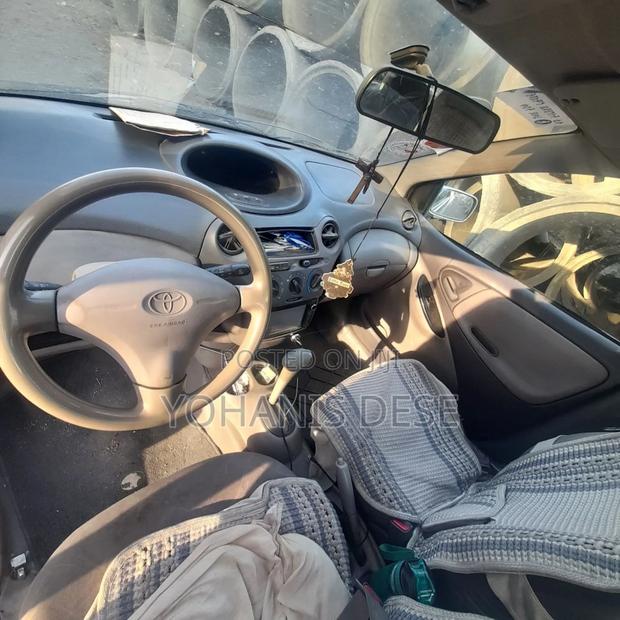 Toyota Platz 2001 Silver