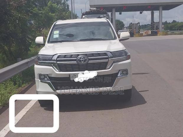 Toyota Land Cruiser 2011 White