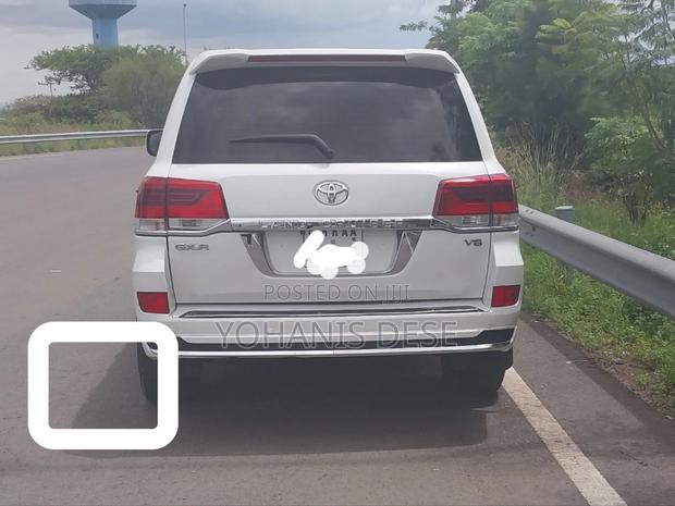 Toyota Land Cruiser 2011 White