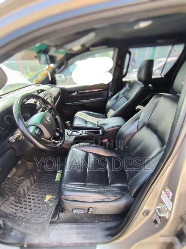 Toyota Hilux 2018 Gray