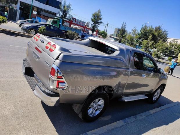 Toyota Hilux 2017 Gray