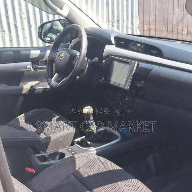 Toyota Hilux 2017 Brown