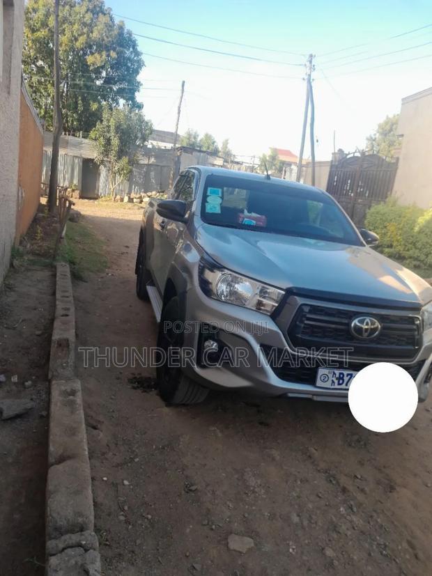 Toyota Hilux 2020 Silver