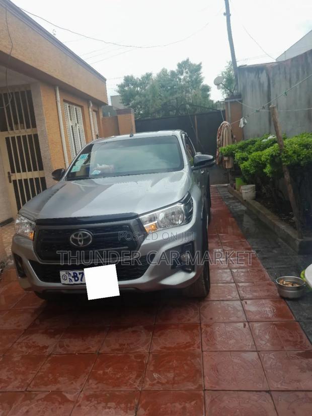 Toyota Hilux 2020 Silver