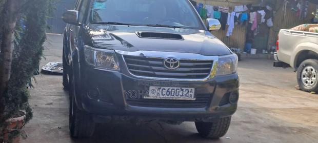Toyota Hilux 2012 Blue