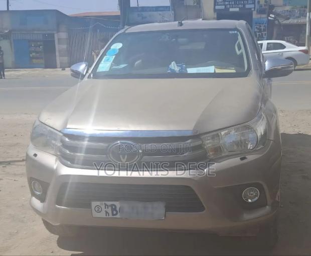 Toyota Hilux 2019 Gray