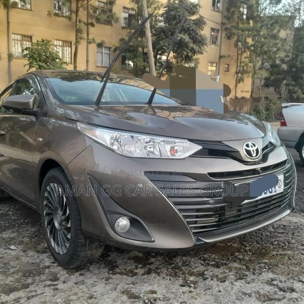 Toyota Yaris 2020 Gray