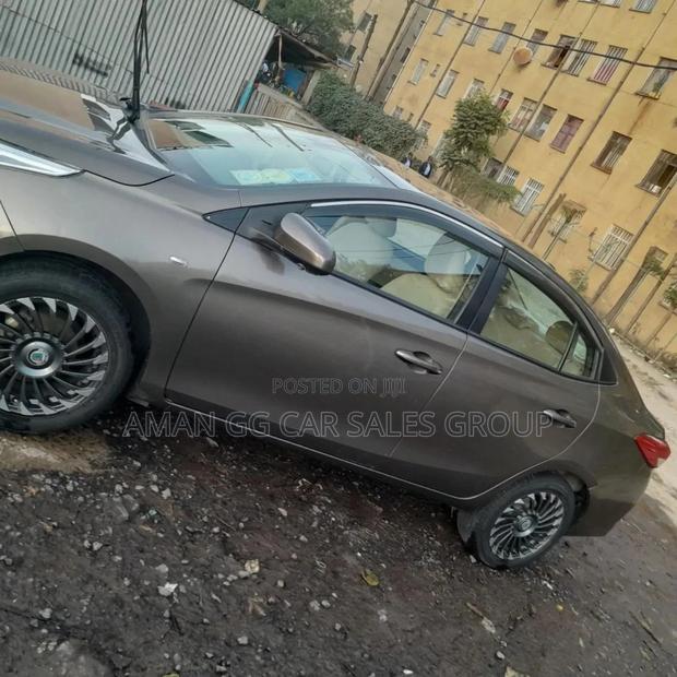 Toyota Yaris 2020 Gray