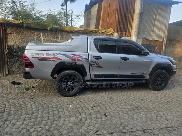Toyota Hilux 2021 Silver