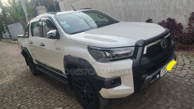Toyota Hilux 2021 White