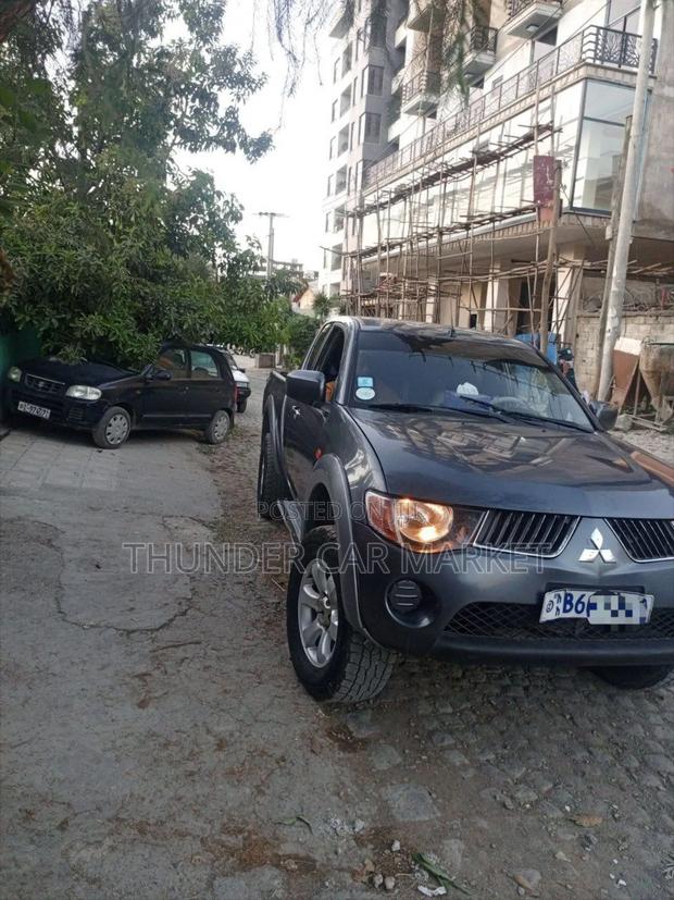 Mitsubishi L200 2008 Gray