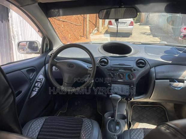 Toyota Vitz 2001