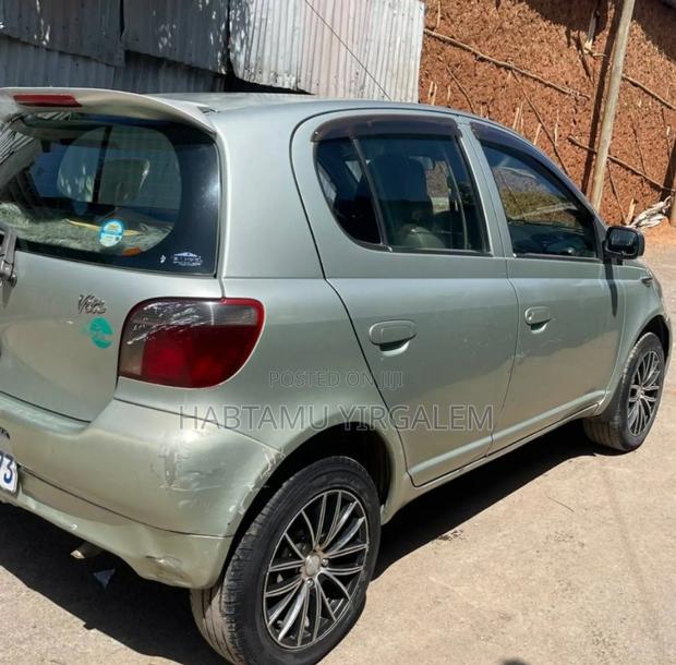 Toyota Vitz 2001