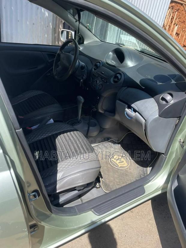 Toyota Vitz 2001