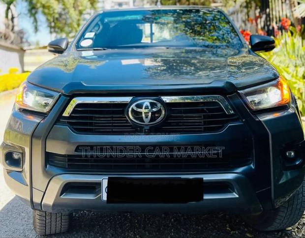 Toyota Hilux 2022 Gray