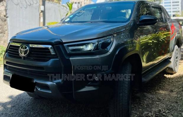 Toyota Hilux 2022 Gray