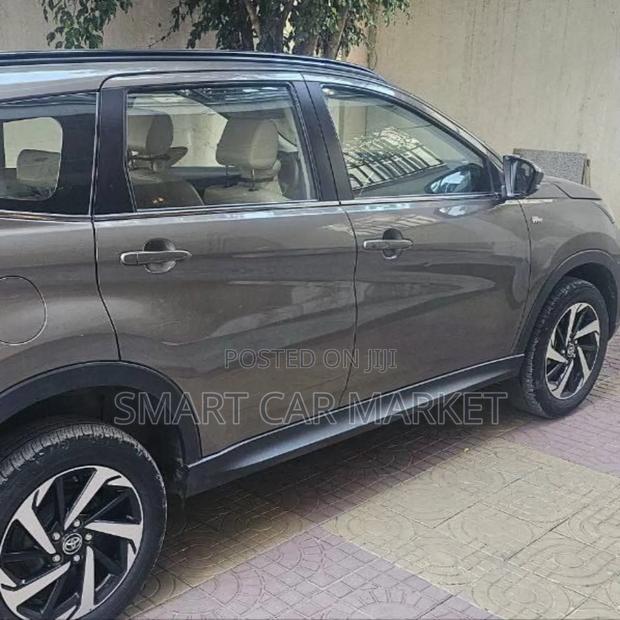 Toyota Rush 2023 Gray