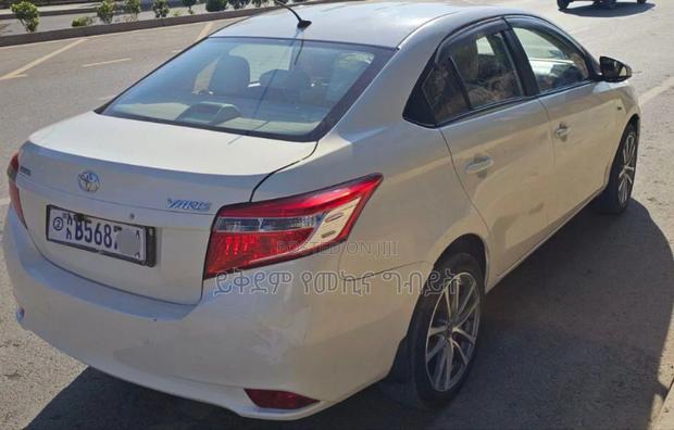 Toyota Yaris 2014 White