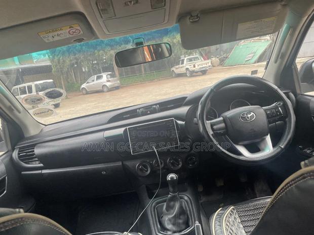 Toyota Hilux 2017 Gray