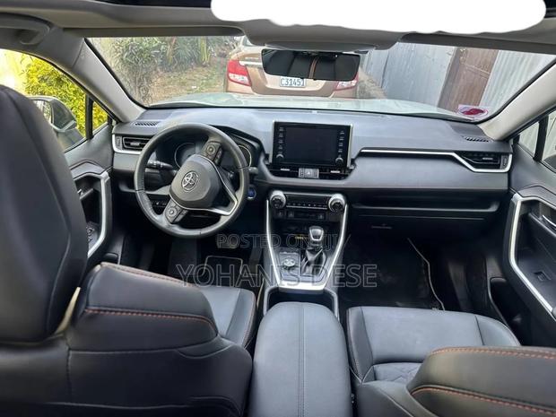 Toyota RAV4 2020 Blue