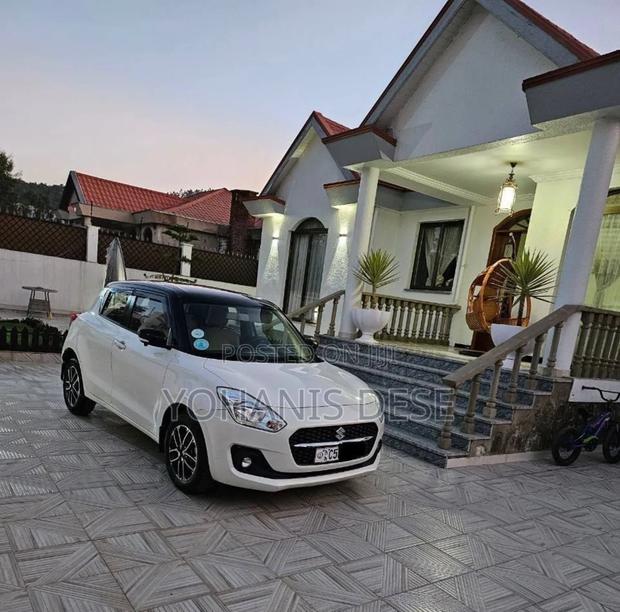 Suzuki Swift 2023 White