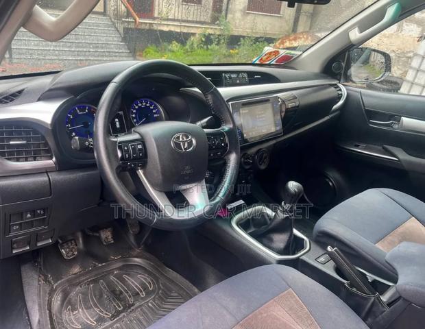 Toyota Hilux 2019 Silver
