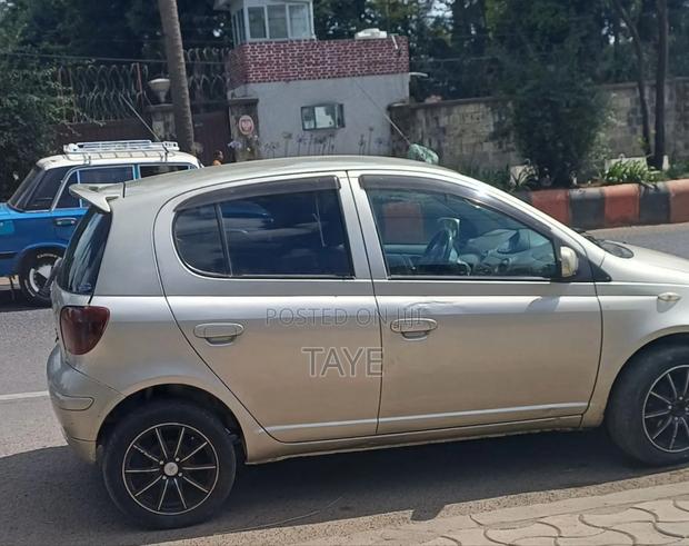Toyota Vitz 2002 Gold