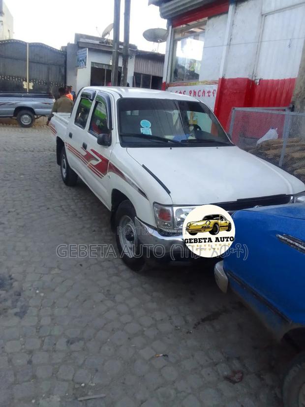 Toyota Hilux 1998 White