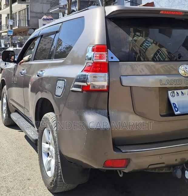 Toyota Land Cruiser Prado 2016 Gray