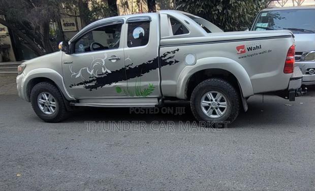 Toyota Hilux 2013 Gold