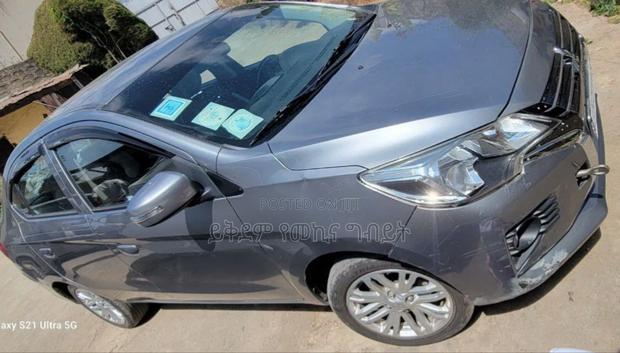 Mitsubishi Attrage 2021 Silver