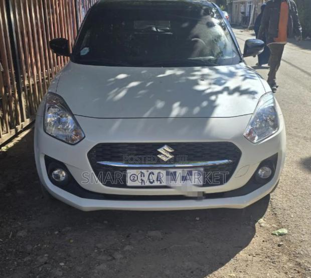 Suzuki Swift 2023 White