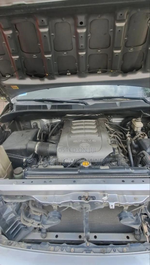 Toyota Tundra 2010 Silver