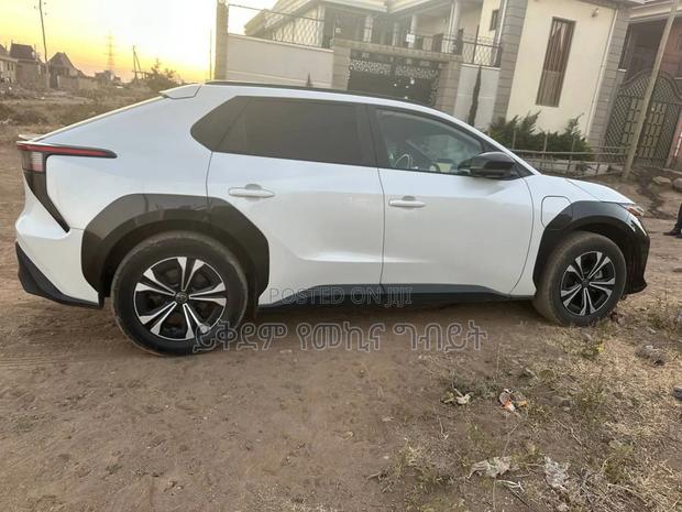 Toyota bZ4X 71.4 kWh AWD 2022 White