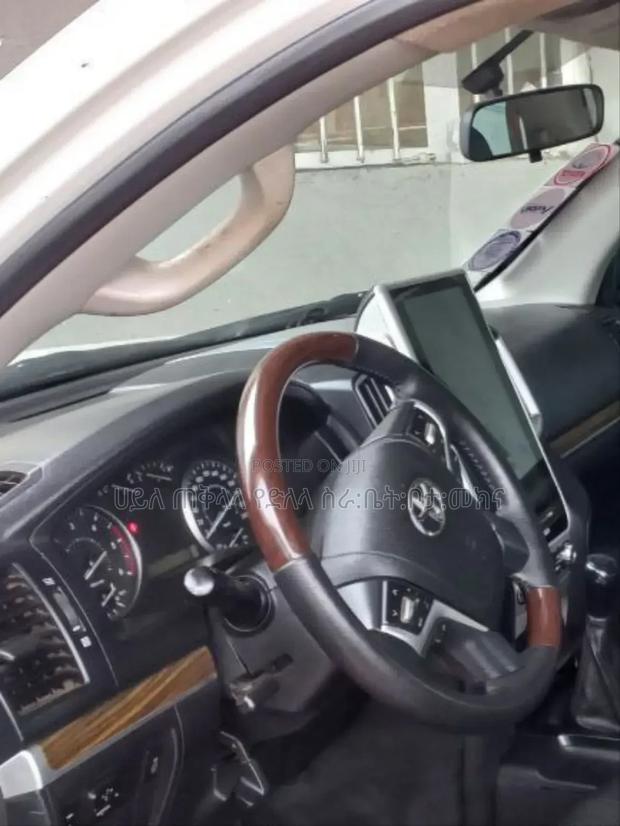 Toyota Land Cruiser 2011 White
