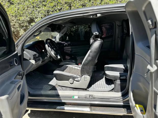 Toyota Tacoma 2013 Black