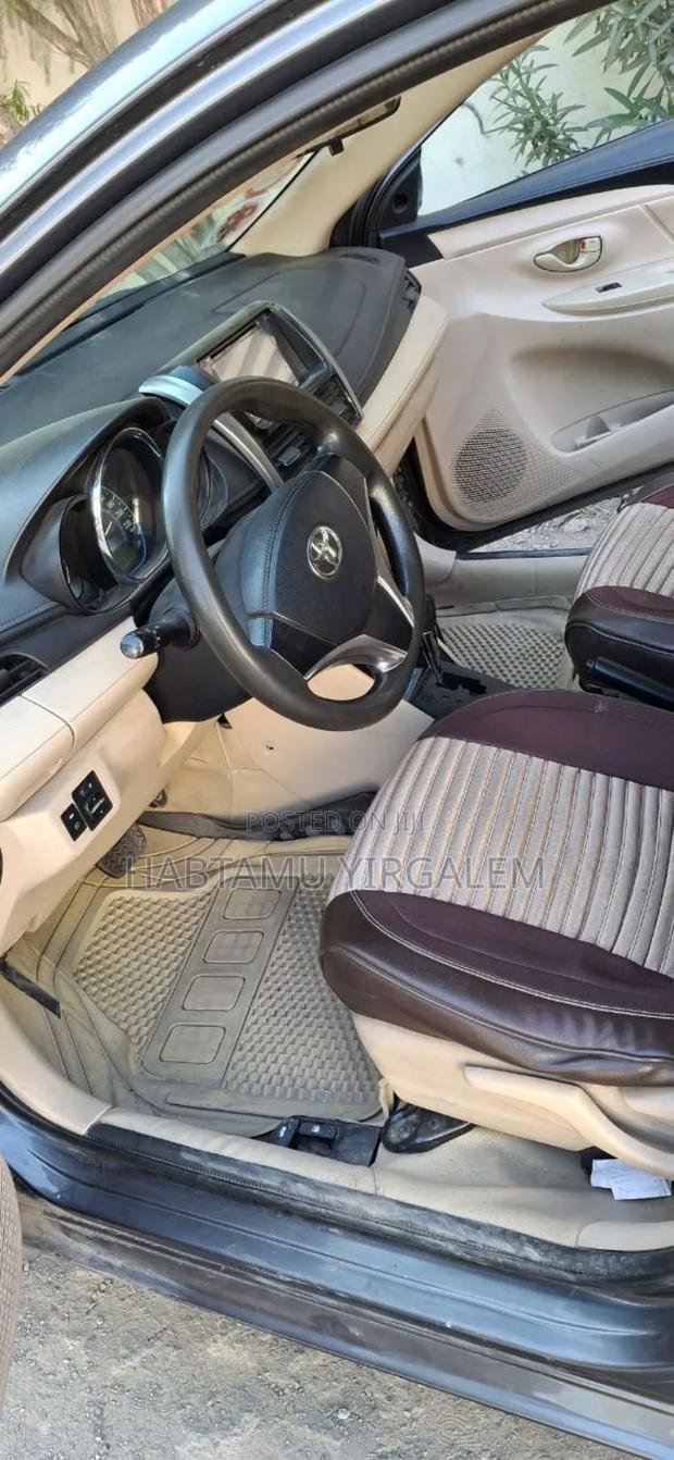 Toyota Yaris 2015 Gray