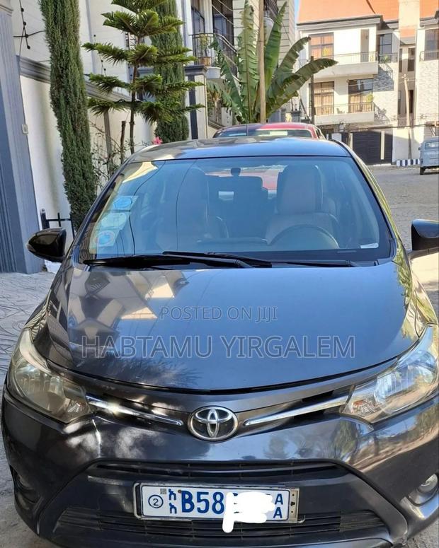 Toyota Yaris 2015 Gray