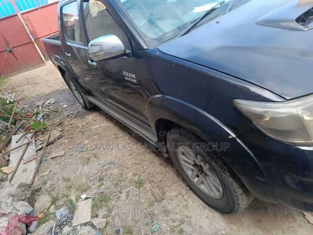 Toyota Hilux 2014 Black