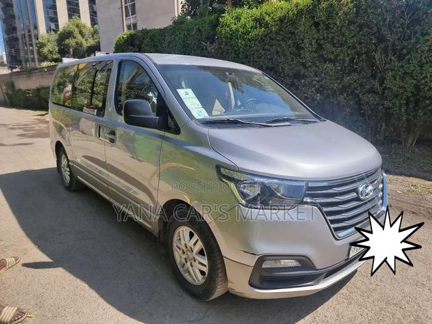 Hyundai Staria 2022 Gray