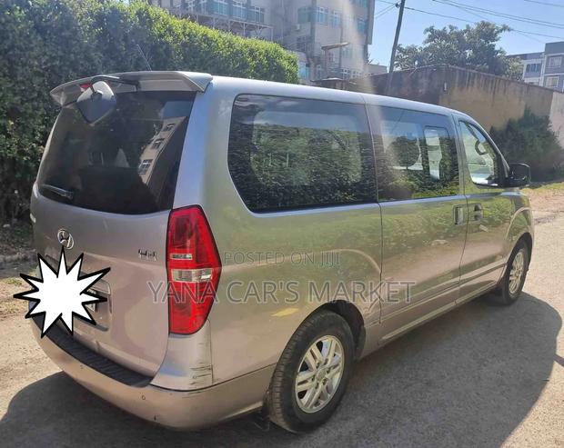 Hyundai Staria 2022 Gray