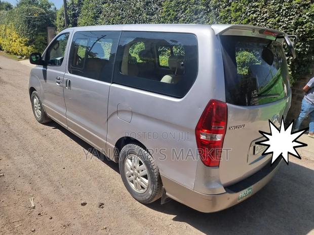 Hyundai Staria 2022 Gray