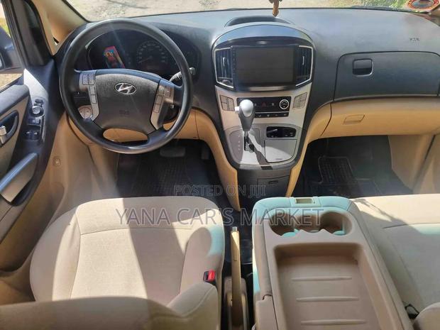 Hyundai Staria 2022 Gray
