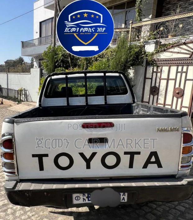 Toyota Hilux 2009 White