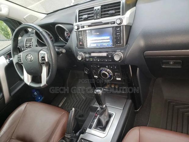 Toyota Land Cruiser 2017 Brown